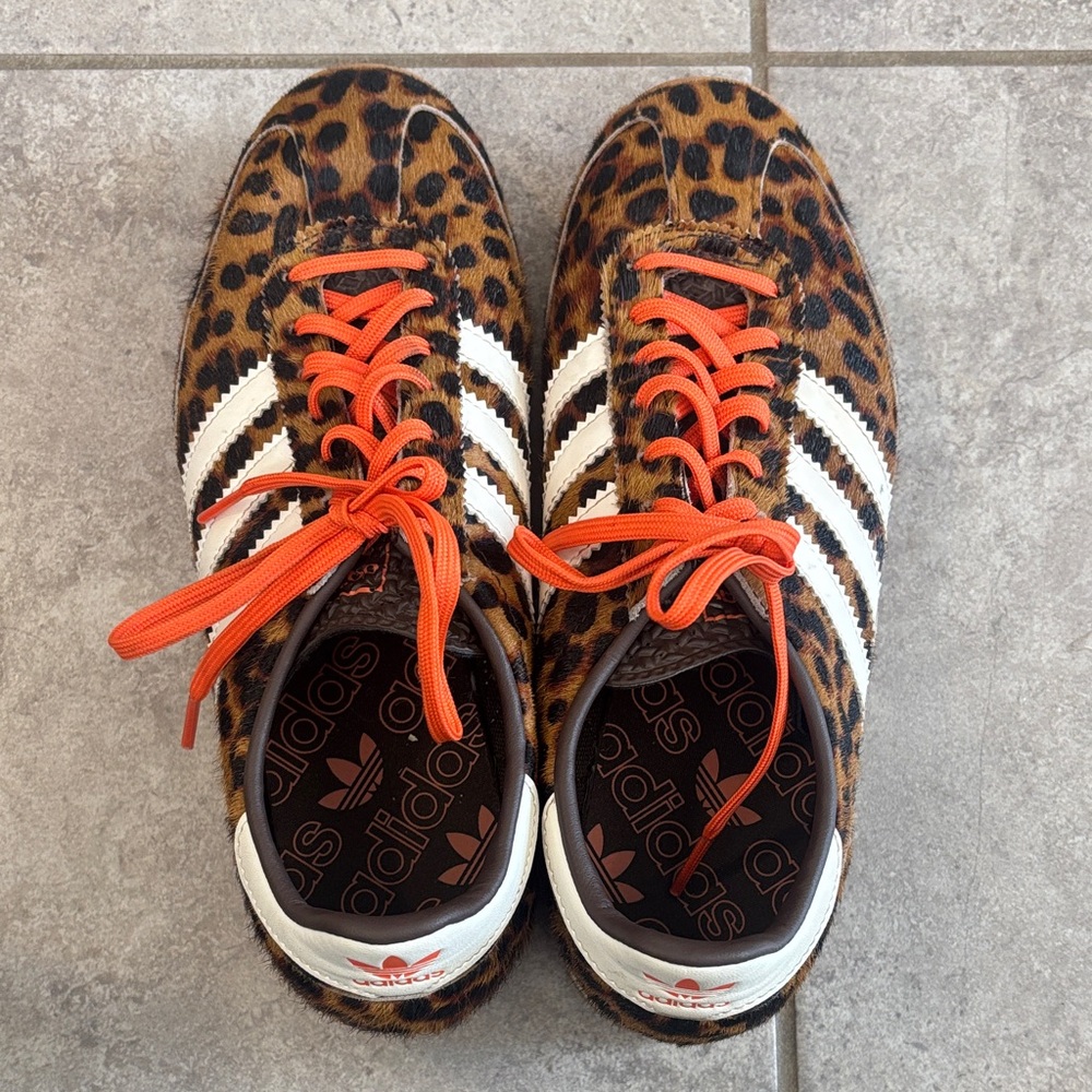 ✨adidas Samba OG Calf Hair Leopard-Print Sneakers with Orange Laces - Picture 3 of 8